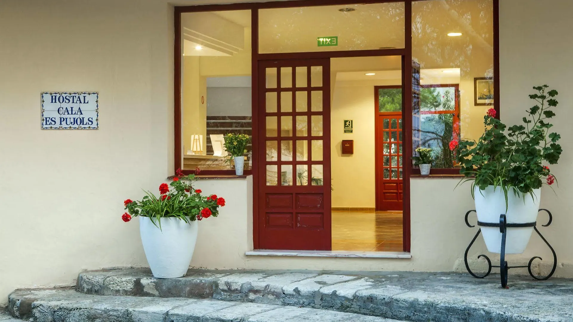 ** Hotel Hostal Cala Es Pujols España