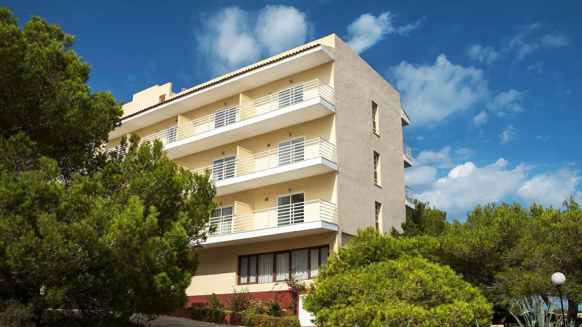 Hostal Cala Es Pujols 2*,